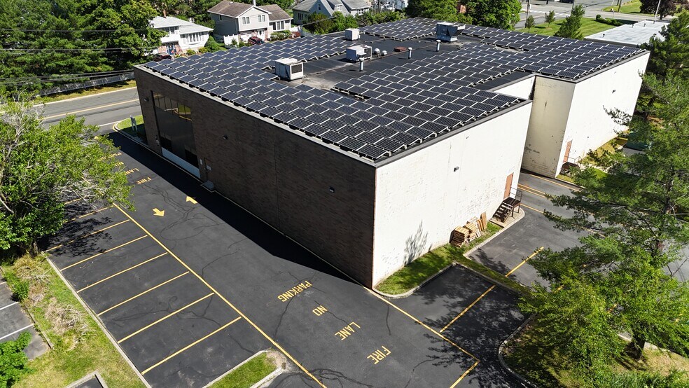 More Photos Of 190 Veterans Dr, Northvale Distribution For Sale