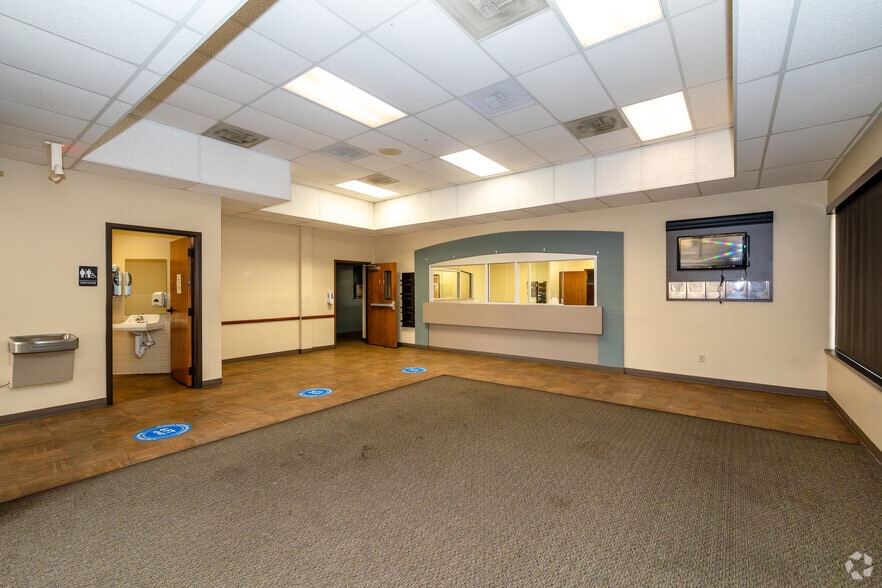 More Photos Of 2535 E Lincoln St, Wichita Medical For Lease