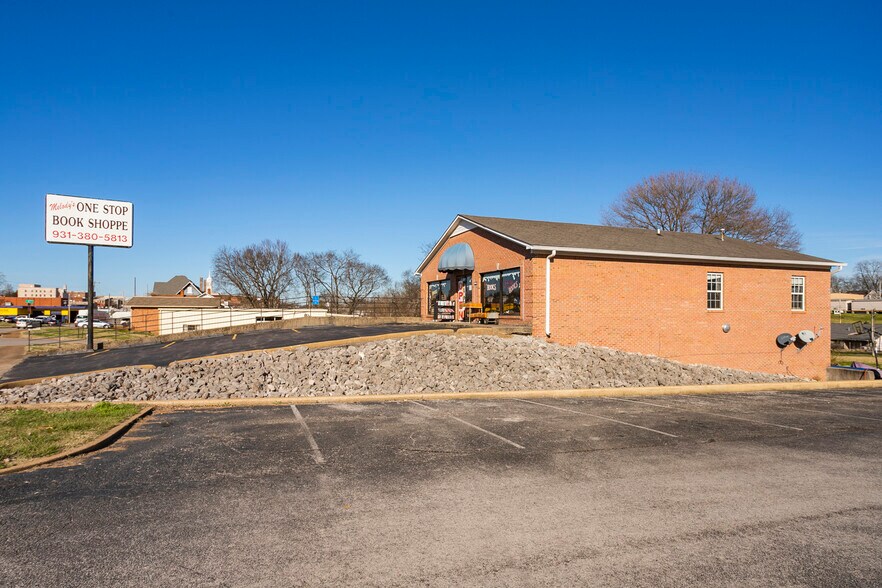 More Photos Of 1113 S Main St, Columbia Freestanding For Sale