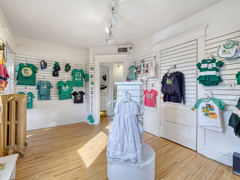 More Photos Of 1124 Grand Ave, Saint Paul Freestanding For Sale