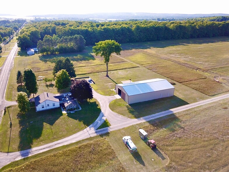 More Photos Of Bob's Septic Service, Alanson Warehouse For Sale