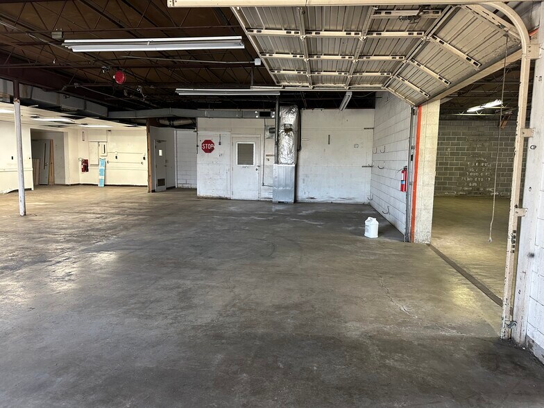 More Photos Of 1480 N Hobbie Ave, Kankakee Warehouse For Lease