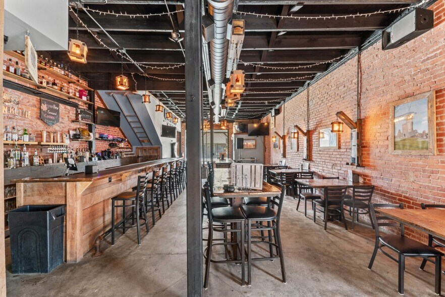 More Photos Of 508 S Main St, Grain Valley Bar For Lease