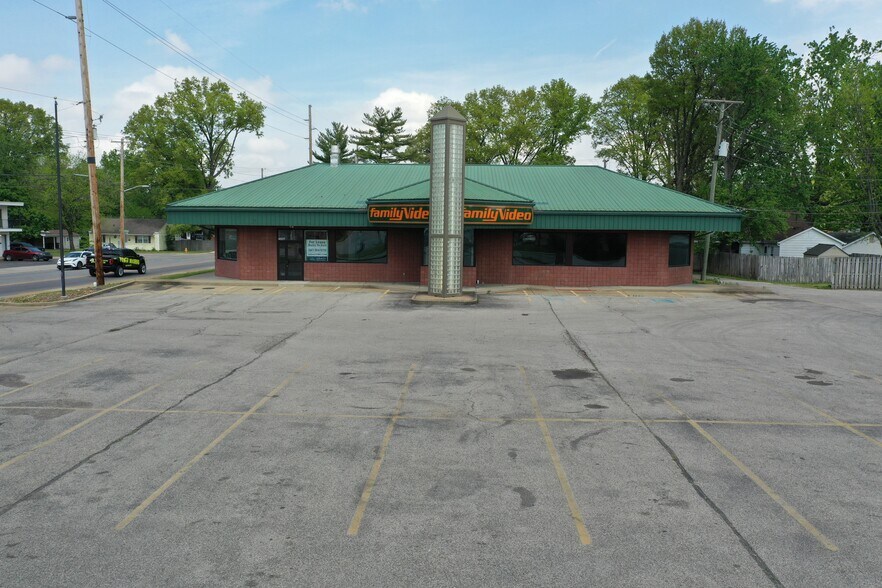 More Photos Of 2000 Covert Ave, Evansville Freestanding For Lease