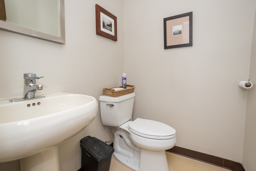 More Photos Of 179 S Maple Ave, Ridgewood Office For Sale