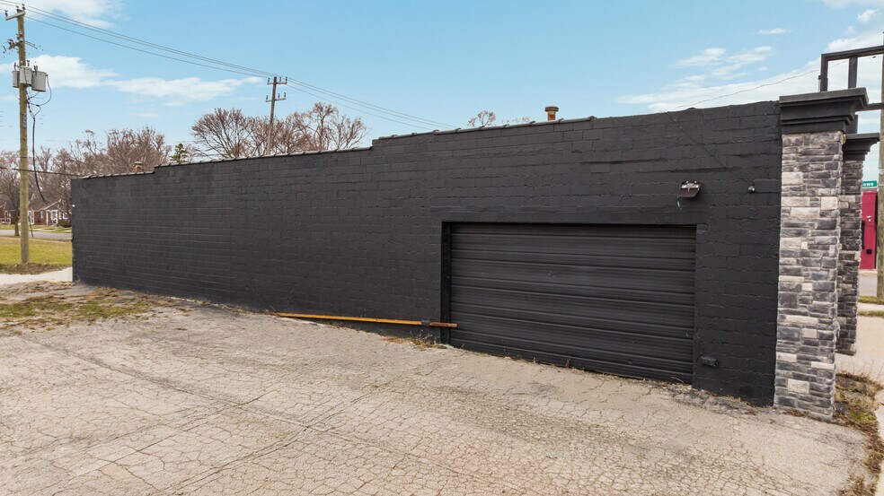 More Photos Of 14700 W Chicago St, Detroit Freestanding For Sale