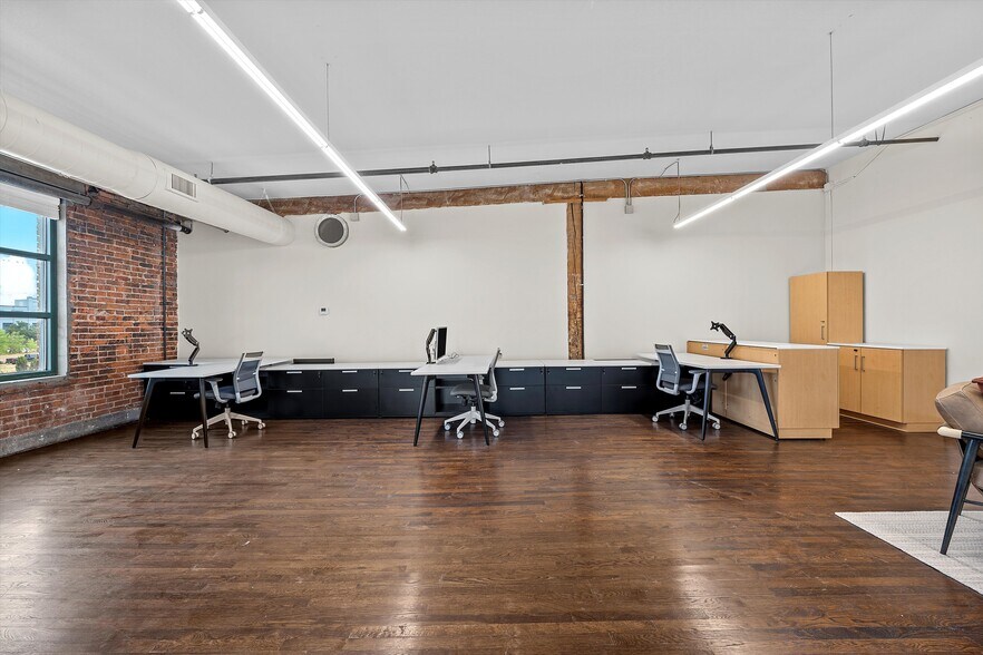 More Photos Of 401 S 3rd St, Waco Office For Sale