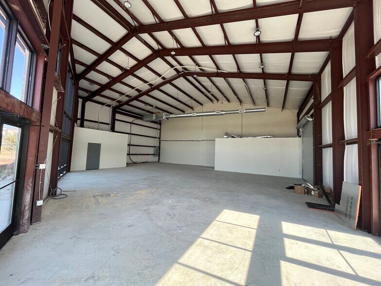 More Photos Of 1705 Robert S Light Blvd, Buda Showroom For Lease