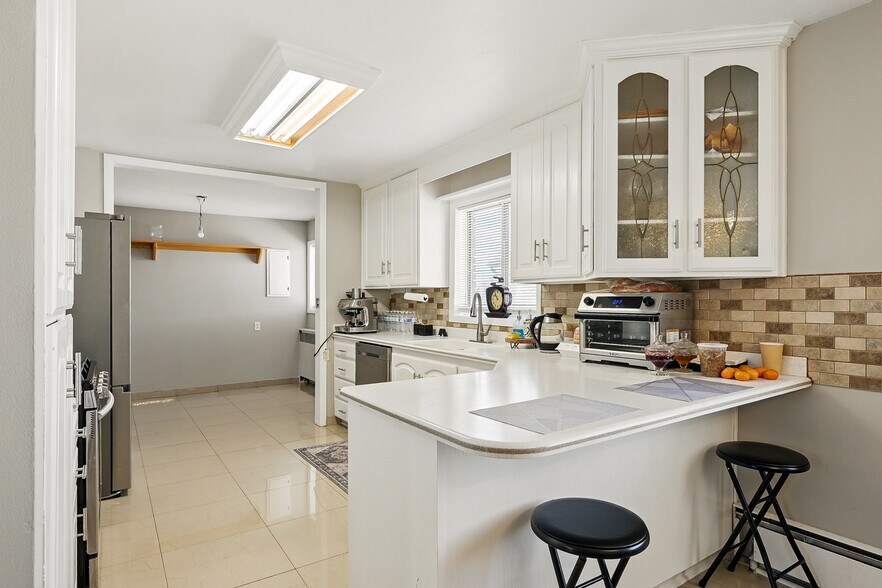 More Photos Of 91 E Main St, Bicknell Hotel For Sale