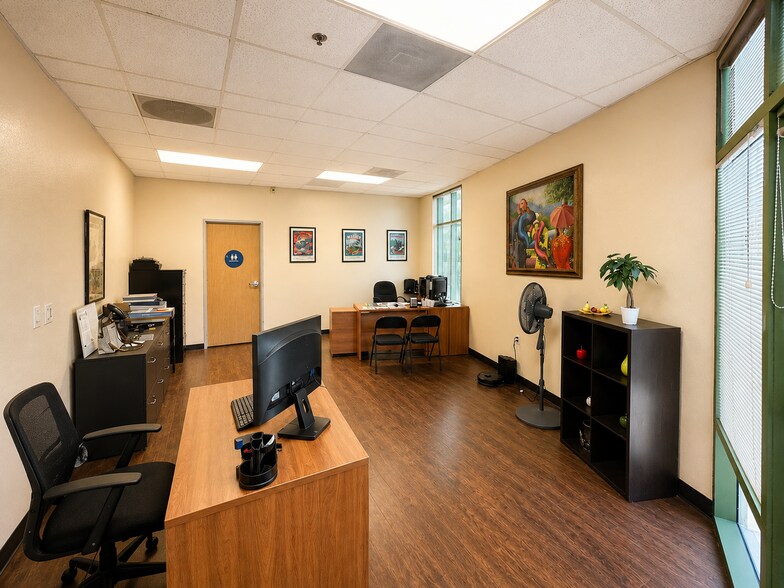 More Photos Of 8580 Avenida De La Fuente, San Diego Manufacturing For Sale