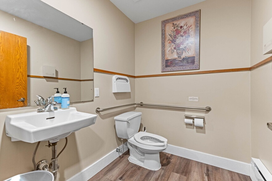 More Photos Of 1700 Cooper Point Rd SW, Olympia Office For Sale