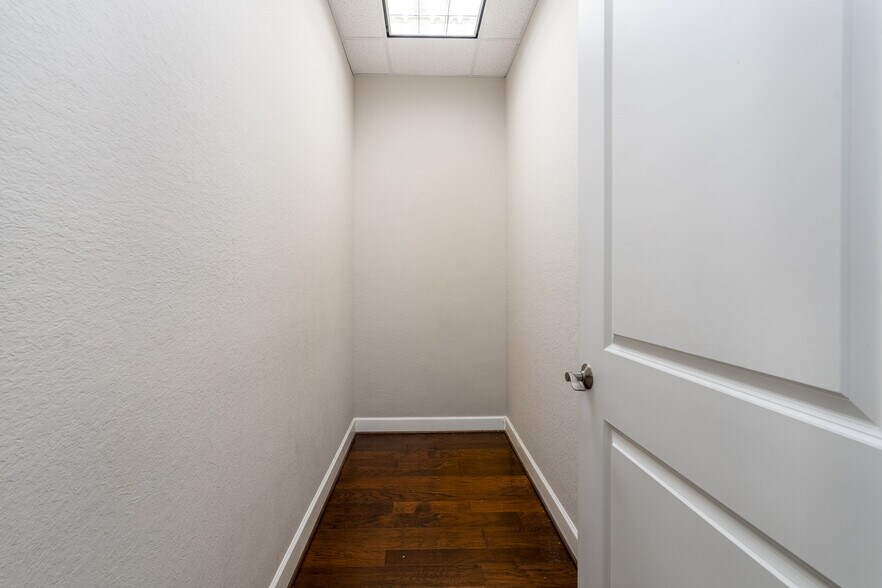More Photos Of 20008 Champion Forest Dr, Spring Office For Sale