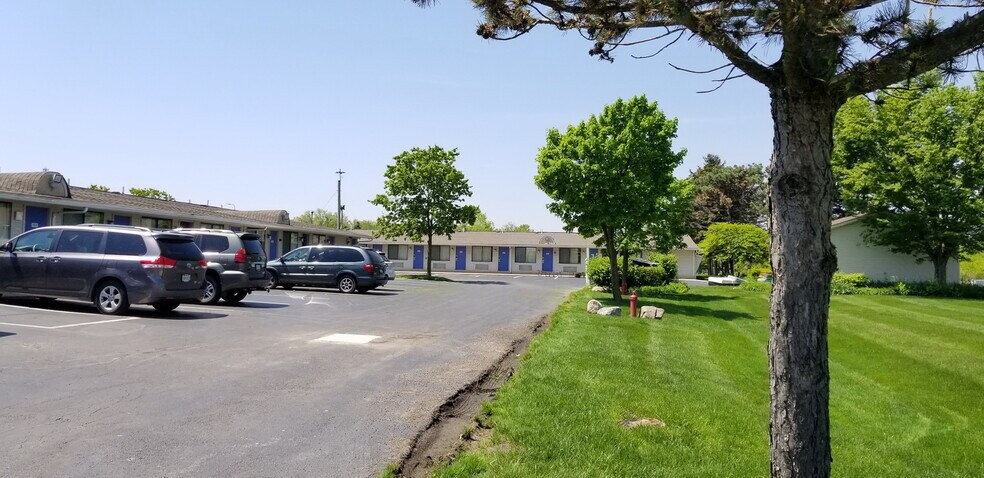 More Photos Of 870 US-42 NE, London Hotel For Sale