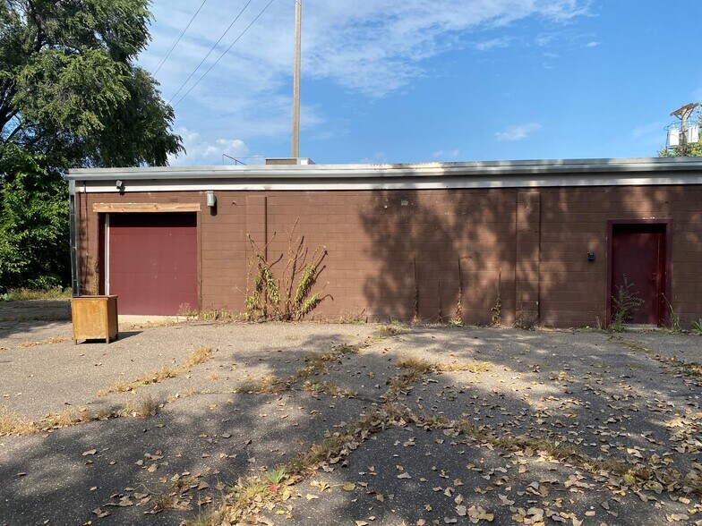 More Photos Of 11620 Crooked Lake Blvd NW, Coon Rapids Freestanding For Lease