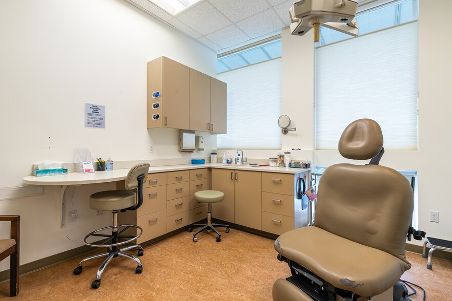 More Photos Of 905 Squalicum Way, Bellingham Flex For Sale