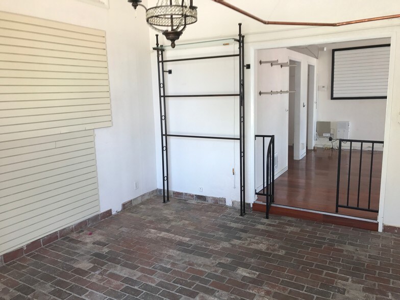 More Photos Of 244-246 Main St, Seal Beach Storefront For Lease