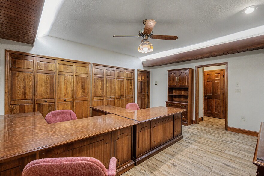 More Photos Of 2160 Laurence Dr, Clearwater Office For Sale