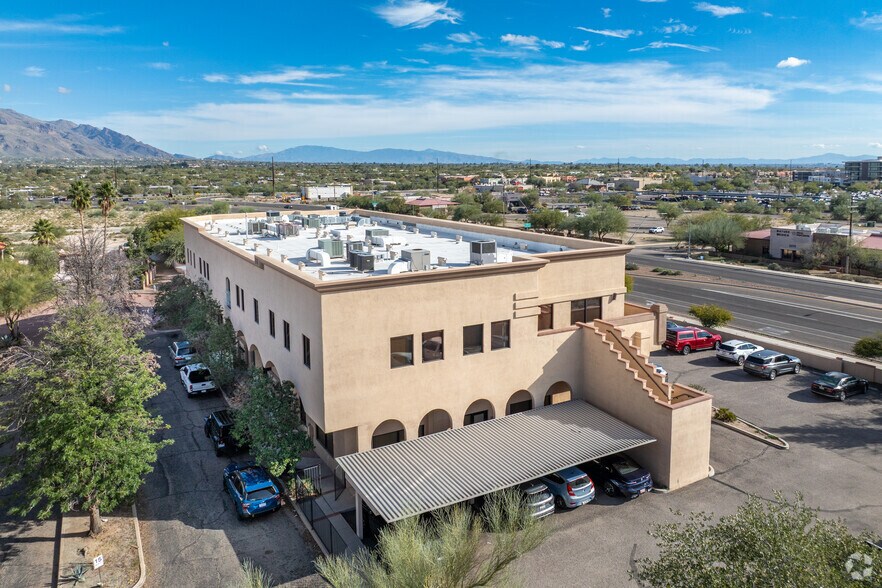 More Photos Of 2292 W Magee Rd, Tucson Coworking Space