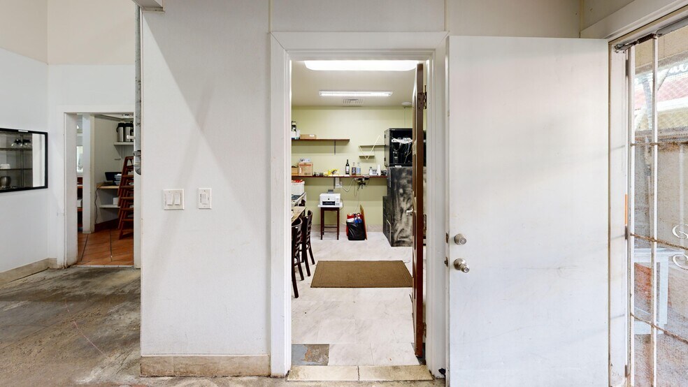 More Photos Of 4-733 Kuhio Hwy, Kapaa Freestanding For Lease