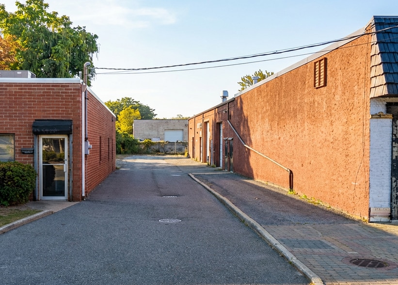 More Photos Of 411 Broadway, West Babylon Warehouse For Lease
