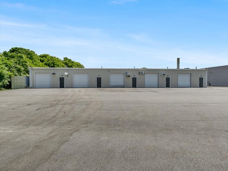 More Photos Of 10 Rainbow Ter, Danvers Warehouse For Lease