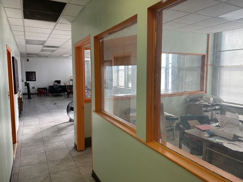 More Photos Of 901-909 S Carey St, Baltimore Warehouse For Sale