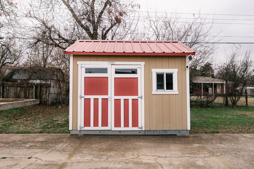 More Photos Of 3501 N Rockwell Ave, Bethany Office For Sale