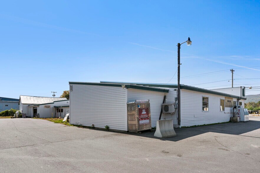 More Photos Of 409 Main St, Bingham Convenience Store For Sale