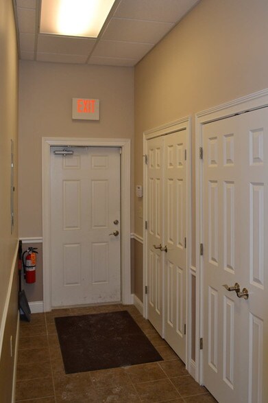 More Photos Of 3930 Mezzanine Dr, Lafayette Medical For Lease