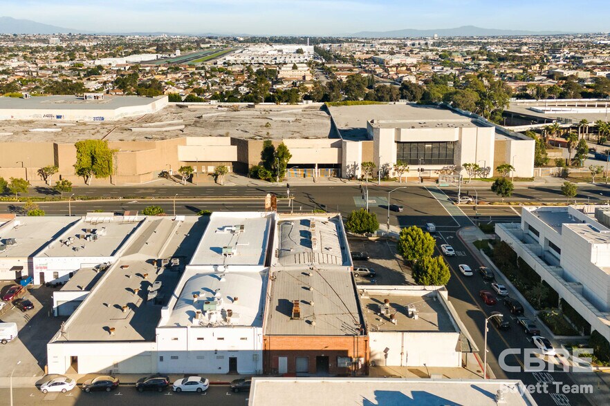 More Photos Of 12341 Hawthorne Blvd, Hawthorne Storefront For Sale