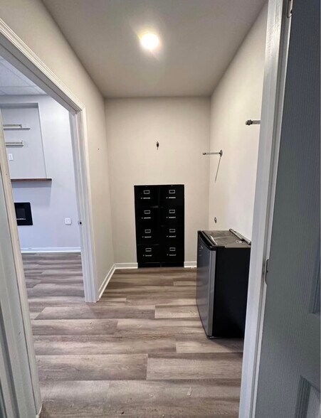 More Photos Of 8169 Pine Ridge Rd, Mechanicsville Flex For Lease