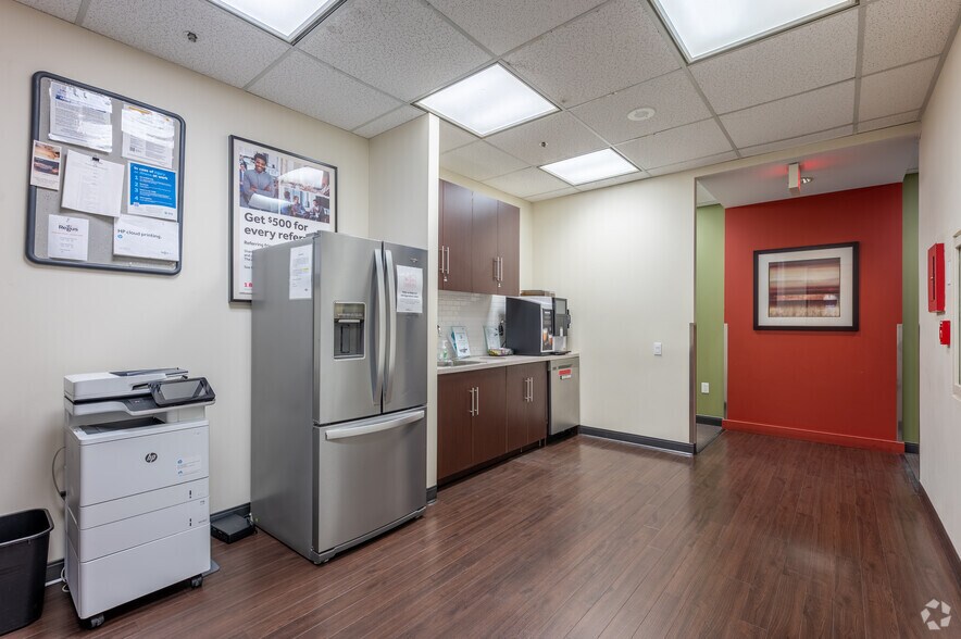 More Photos Of 100 King St W, Toronto Coworking Space