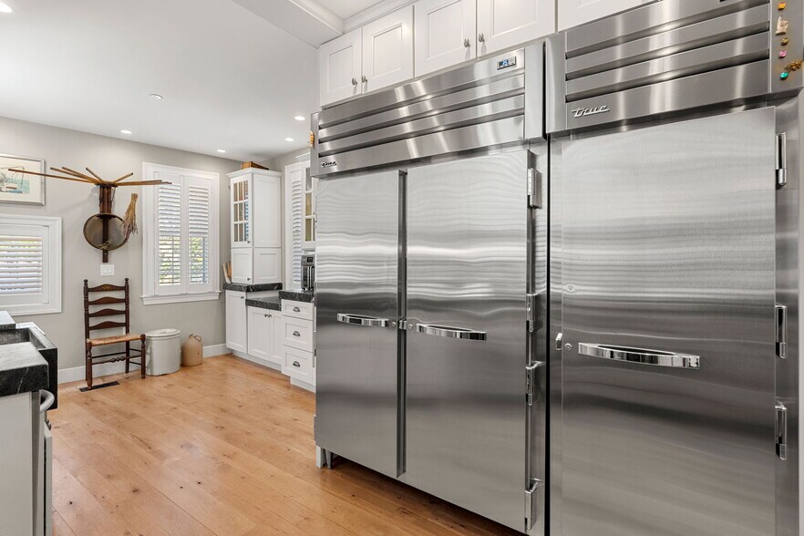 More Photos Of 314 Essex St, Salem Specialty For Sale