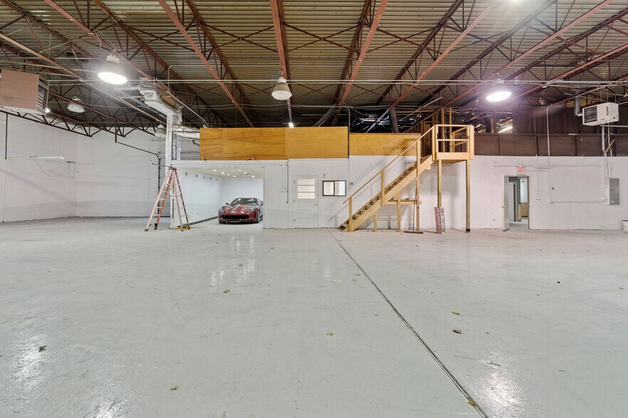More Photos Of 104 N Duane Ave, Endicott Industrial For Lease