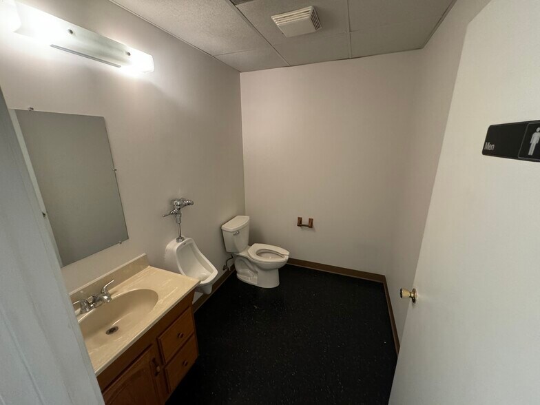 More Photos Of 16125 Business Pky, Hagerstown Service For Lease