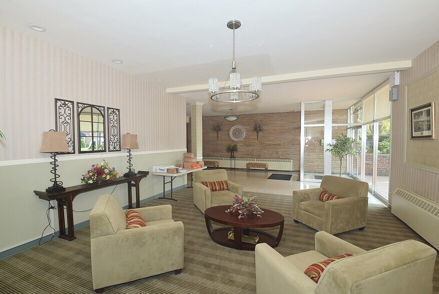 More Photos Of 50 Hempstead Ave, Lynbrook Medical For Sale