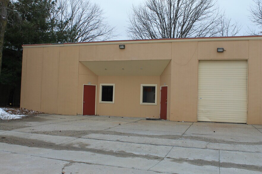 More Photos Of 11503 Strang Line Rd, Olathe Warehouse For Lease