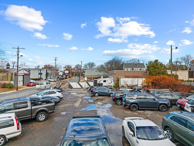 More Photos Of 98 Middle St, Fairhaven Service For Sale