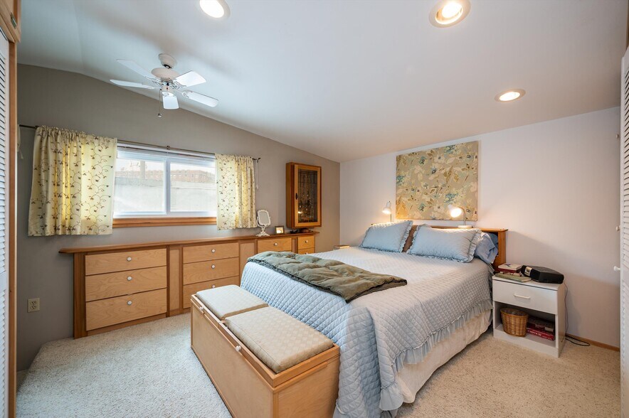 More Photos Of 1324 Commercial, Bellingham General Retail For Sale