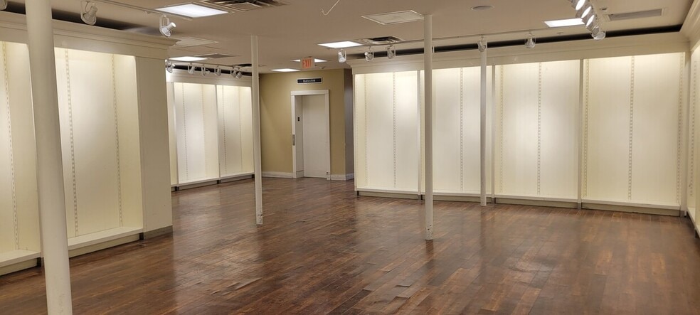 More Photos Of 32 Depot St, Manchester Center General Retail For Lease