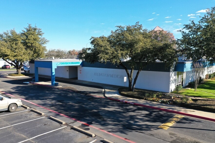 More Photos Of 801 W Road To Six Flags, Arlington Office For Lease