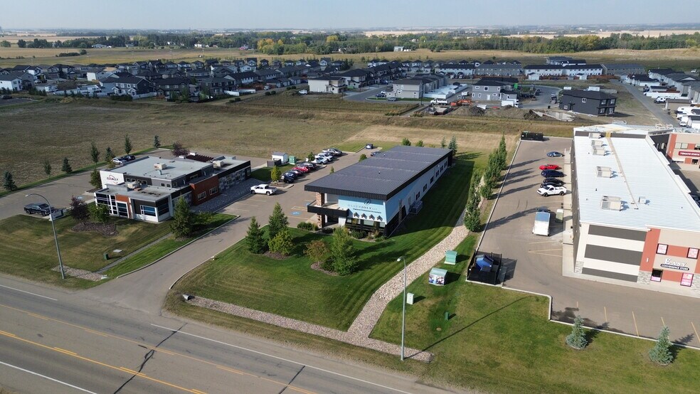 More Photos Of 518 Laura Av, Red Deer County Office For Sale