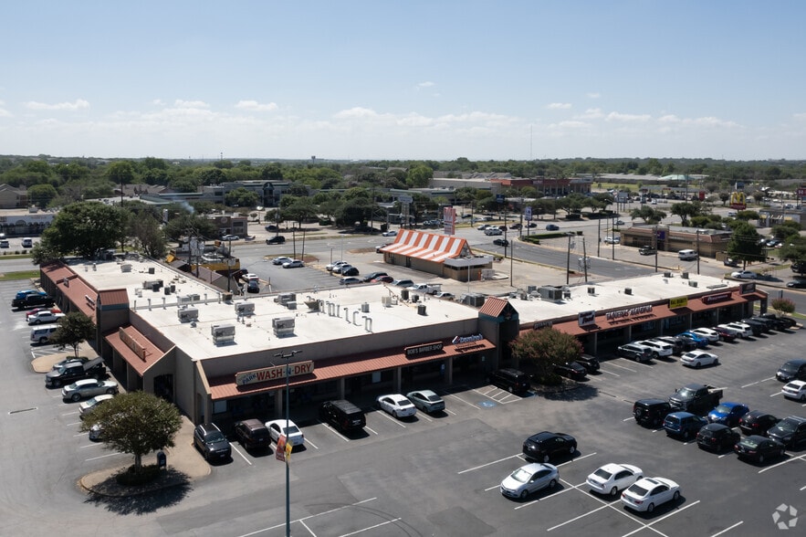 More Photos Of 9616 N Lamar Blvd, Austin Unknown For Lease