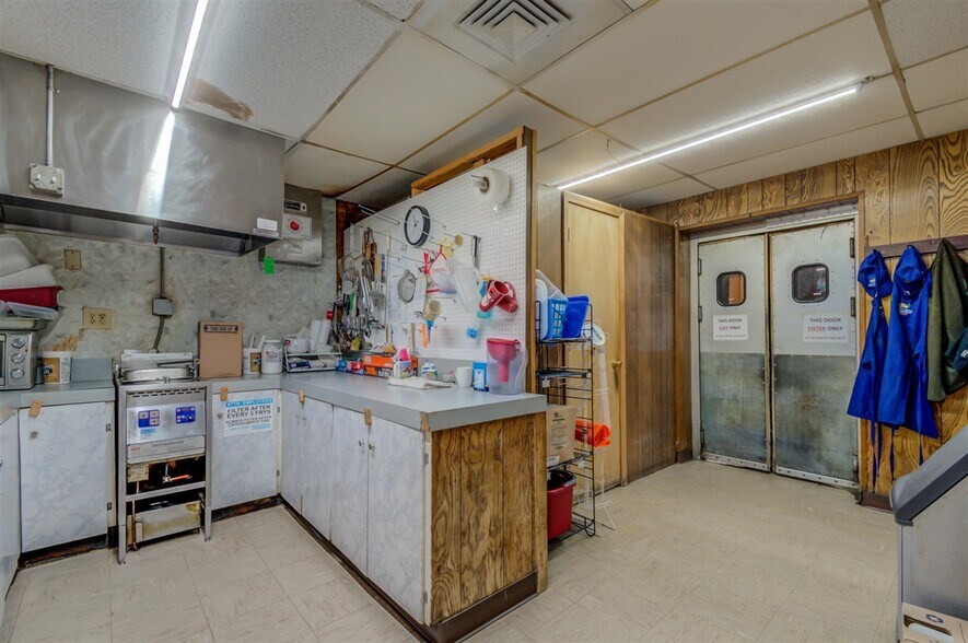 More Photos Of 1705 SW Frank Phillips Blvd, Bartlesville Service Station For Sale