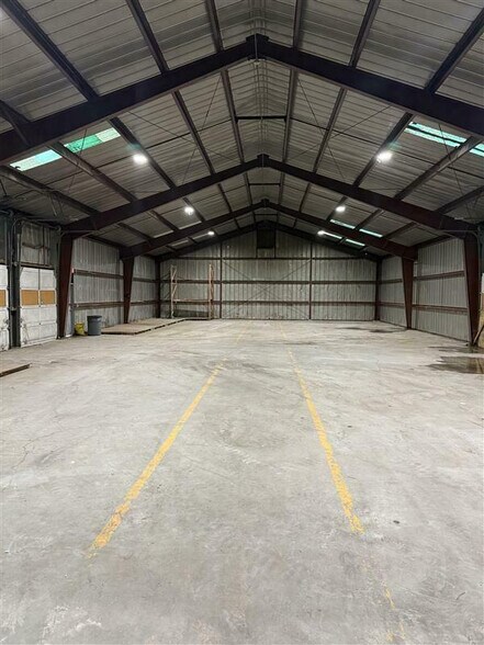 More Photos Of 5160 Railroad St, Sylvania Warehouse For Lease