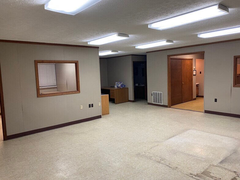 More Photos Of 451 North Dr, Hopkinsville Warehouse For Lease