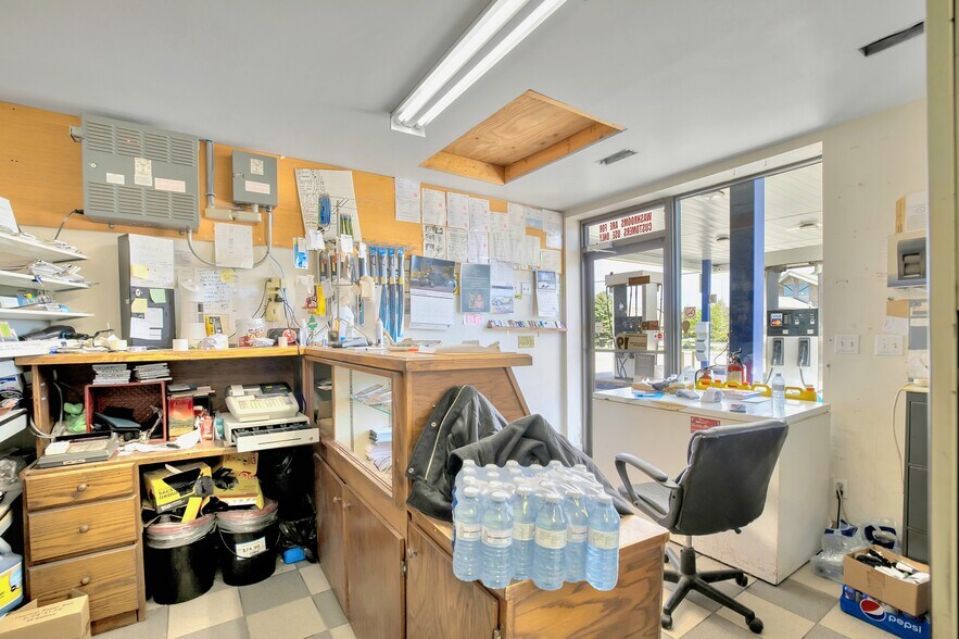 More Photos Of 1727 Division Rd N, Kingsville Restaurant For Sale