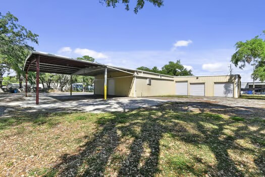More Photos Of 2110 71st St, Tampa Warehouse For Lease