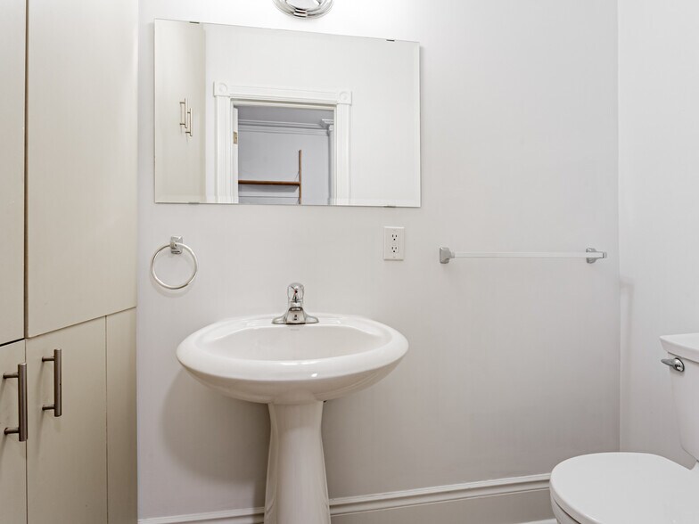 More Photos Of 24 Webster Av, Toronto Apartments For Sale