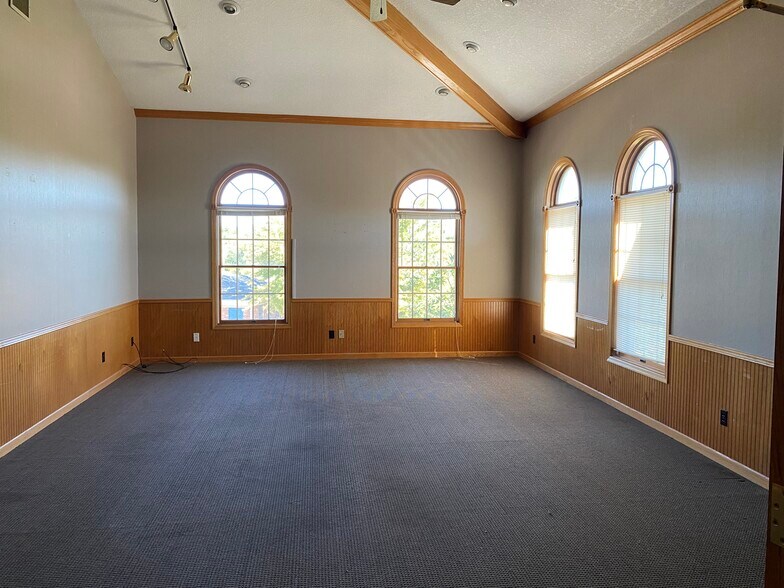 More Photos Of 2705 Happy Joe Dr, Bettendorf Office For Sale
